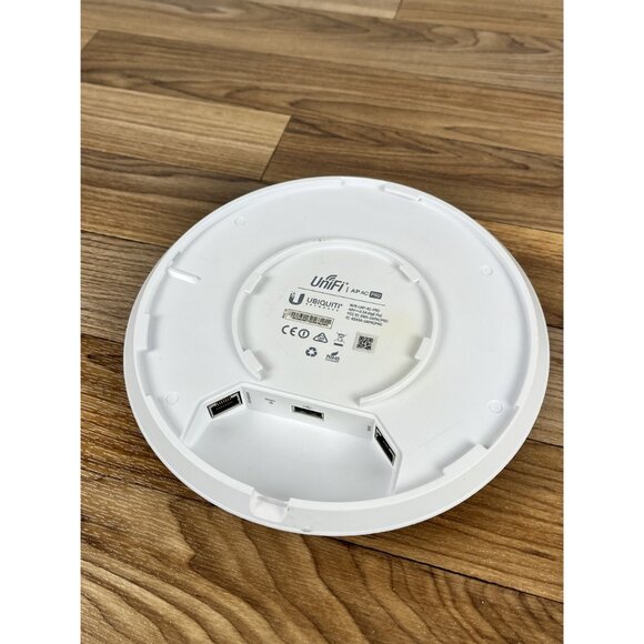 Ubiquiti UniFi UAP-AC-PRO Dual-Band Wireless Access Point 1300 Mbps White - Picture 4 of 6